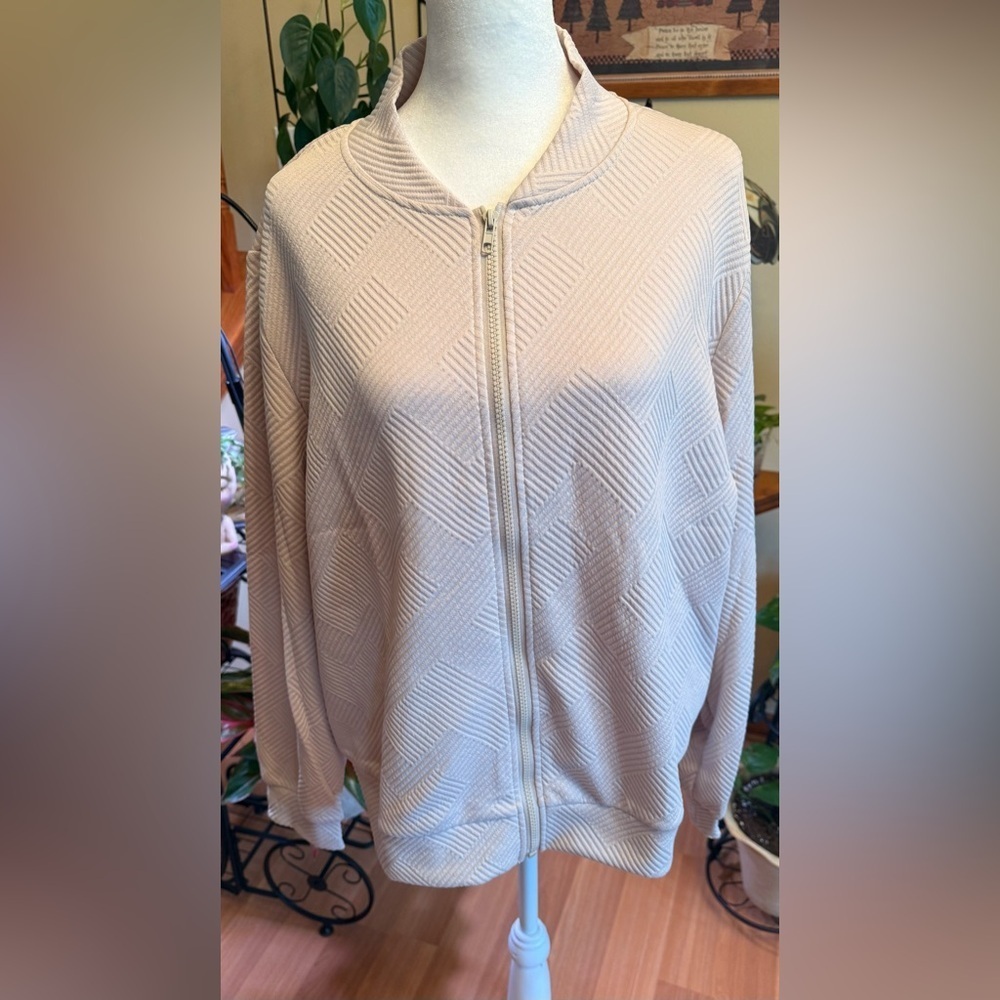 NWOT Women’s Beige Zip-Up Sweater Size XL Textured Long Sleeves Polyester